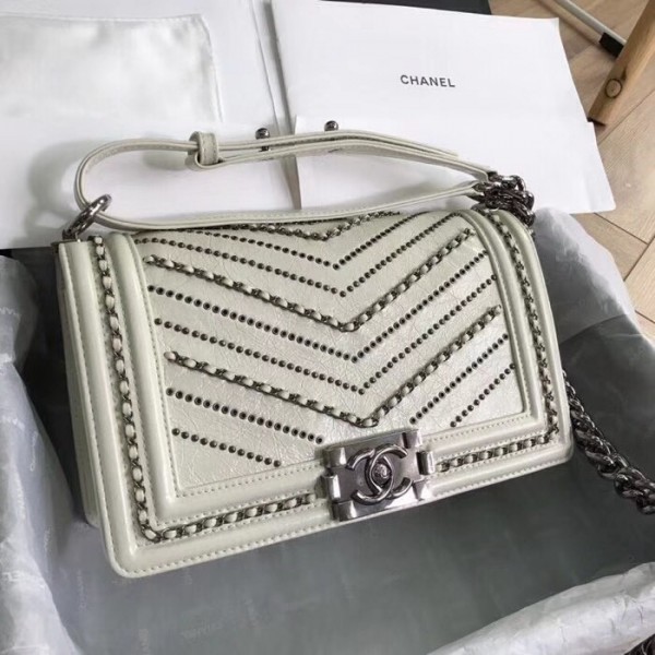 Chanel Crumpled Calfskin Medium Boy Chanel Bag A67086 Ivory 2018(Silver-Tone Metal) Collection AQ01056