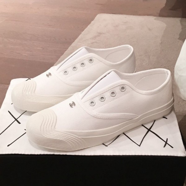 Imitation Chanel Vintage Canvas Slip-on Sneakers White 2020 Collection AQ01513
