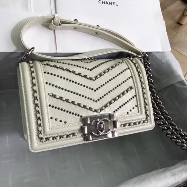 Imitation Cheap Chanel Crumpled Calfskin Small Boy Chanel Bag A67085 Ivory 2018(Silver-Tone Metal) Collection AQ01015