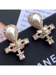 Chanel Pearl Crystal Short Earrings 02 2019 Collection AQ01825