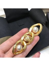Fake Fake Chanel Twist Metal Pearl Brooch AB3134 Gold 2019 Collection AQ01615