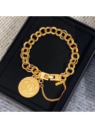 Knockoff Chanel Badge Chain Bracelet Gold 2019 Collection AQ01349